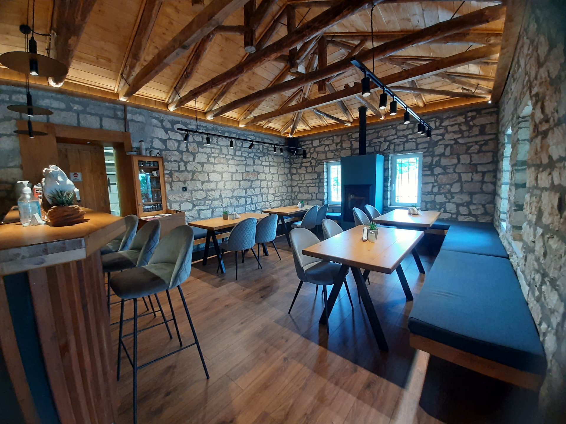 Maziato Restaurant| GK Gekas Ioannina | Γκέκας Ιωάννινα | Ηλεκτρολογικό Υλικό & Φωτισμός | ΓΚΕΚΑΣ ΑΕΒΕ